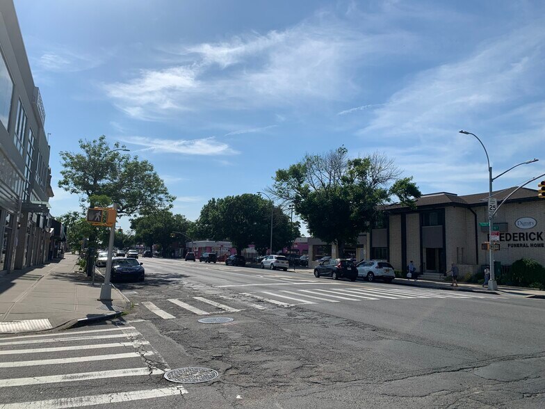 More Photos Of 19220 Northern Blvd, Flushing Storefront Retail Office For Lease