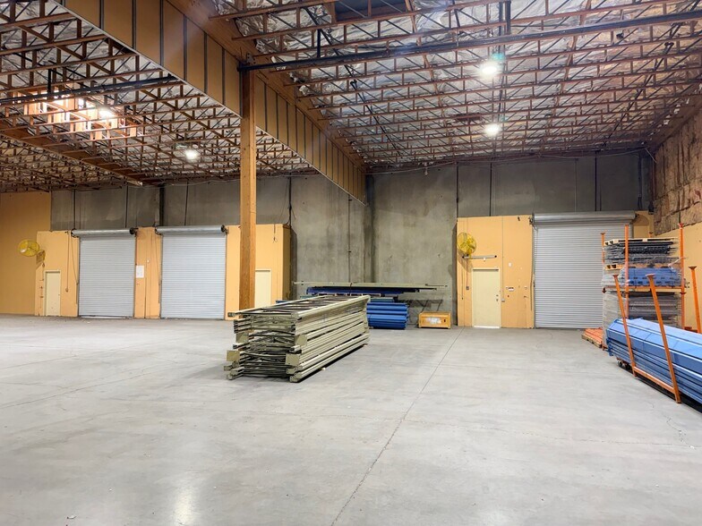More Photos Of 5141 Procyon St, Las Vegas Warehouse For Lease