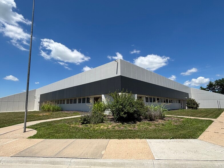 Primary Photo Of 9000 Old Santa Fe Rd, Kansas City Office For Sale