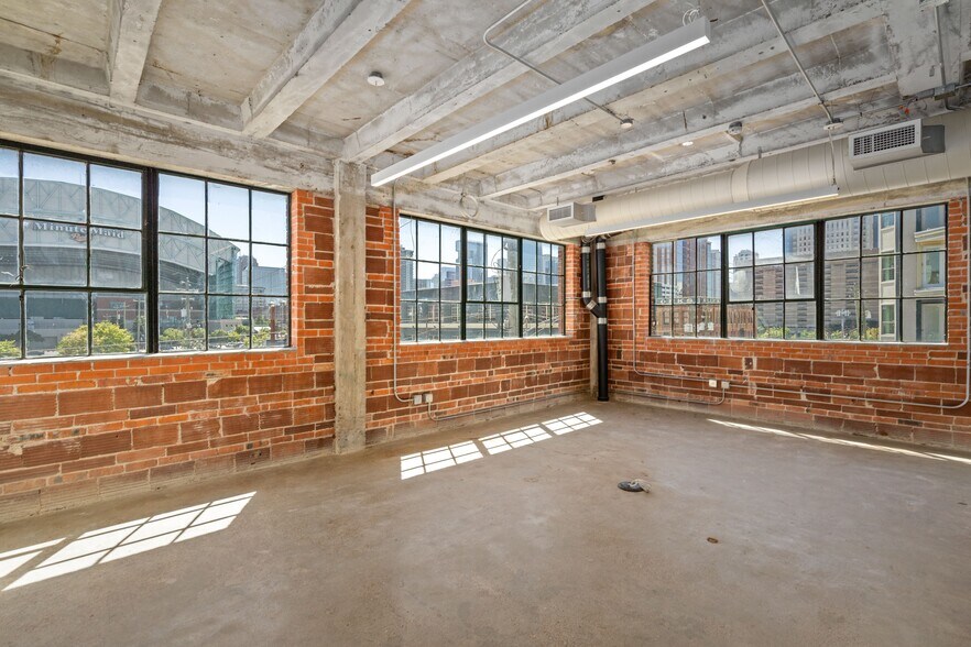 More Photos Of 1701 Commerce St, Houston Loft Creative Space For Lease