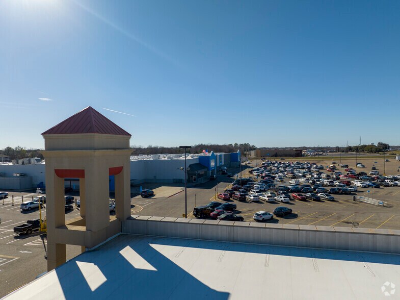 More Photos Of 3705-3789 Eastern Blvd, Montgomery Unknown For Lease