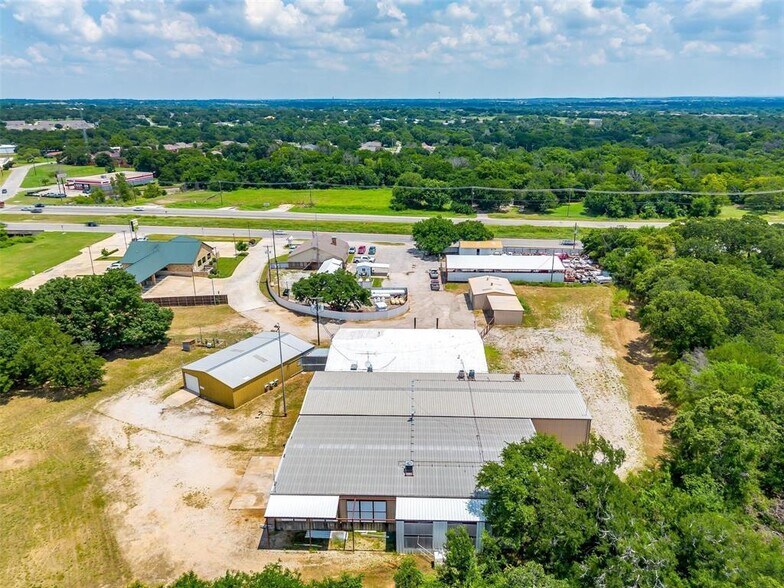 More Photos Of 640 E Highway 199, Springtown Warehouse For Lease