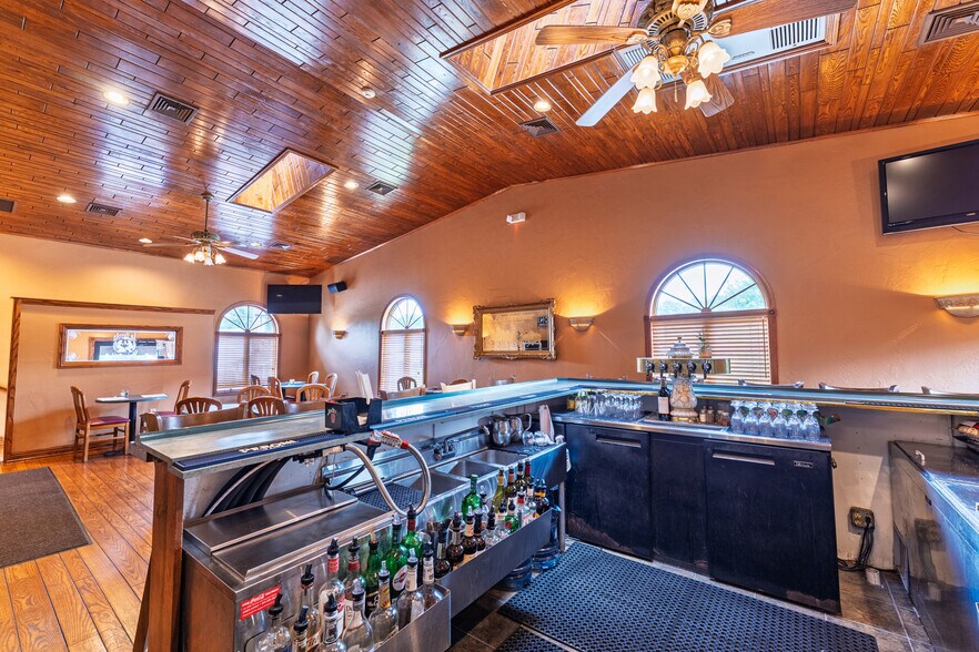More Photos Of 400 S Center Ave, New Stanton Restaurant For Sale