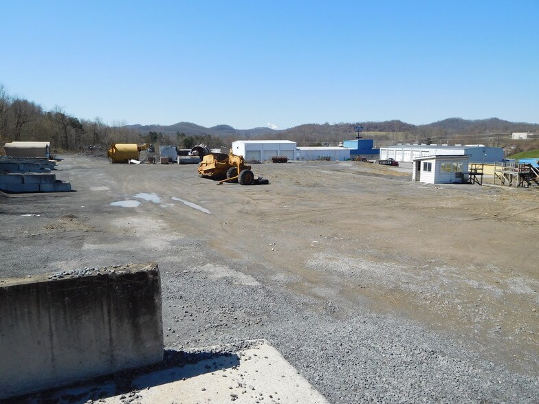 69 Middletown Rd, Fairmont, WV 26554 Service For Sale