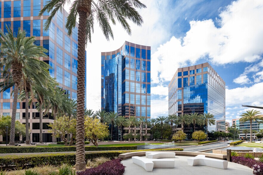 More Photos Of 2040 Main St, Irvine Unknown For Lease