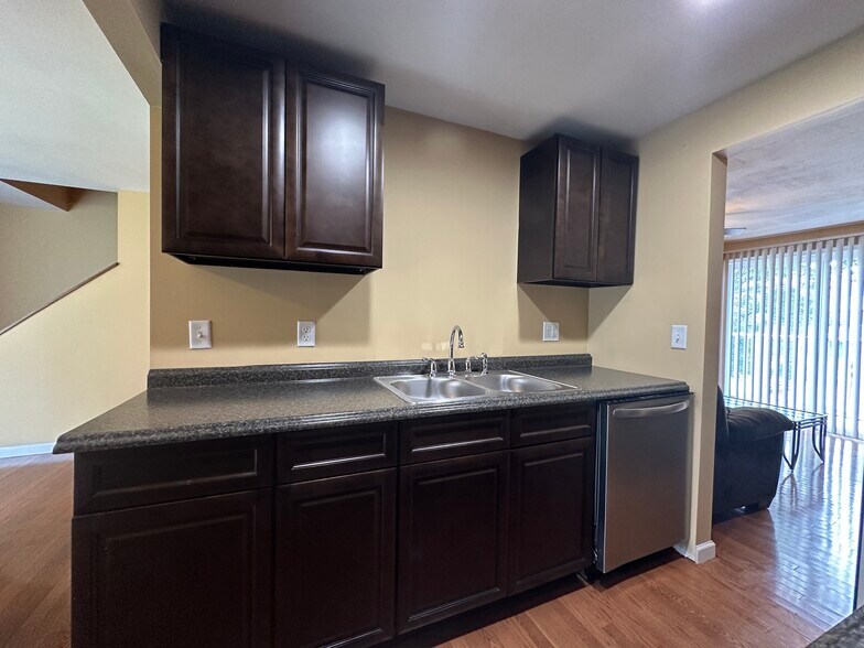 More Photos Of 205-274 Robert Dr, Syracuse Apartments For Sale