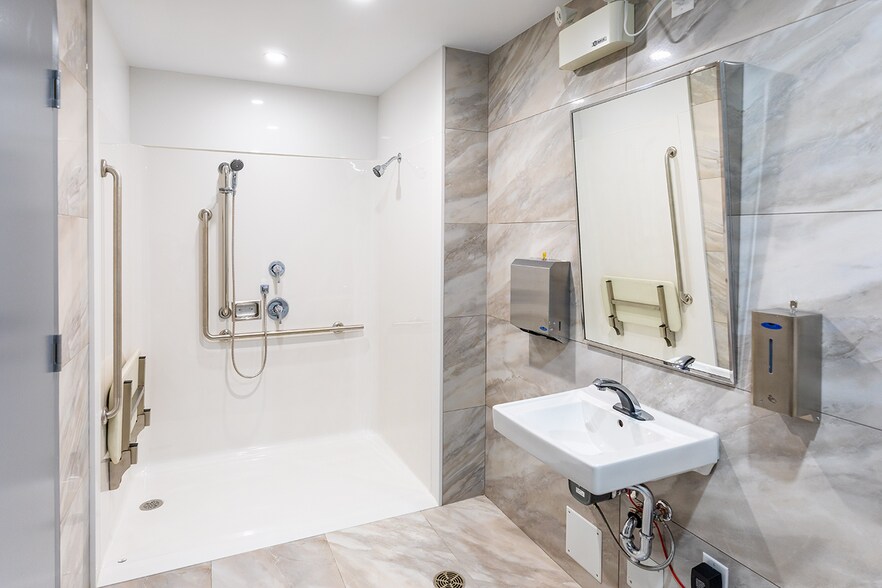 More Photos Of 11928 Machrina Way, Richmond Distribution For Lease