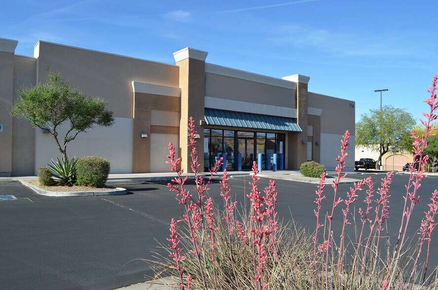 More Photos Of 714 W Calle Arroyo Sur, Green Valley Freestanding For Lease