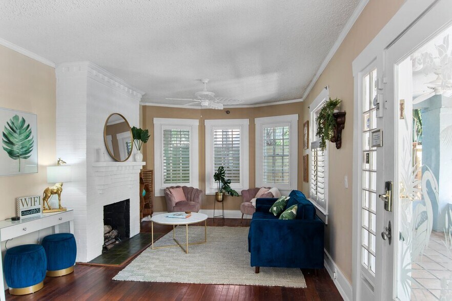 More Photos Of 532 Beach Dr NE, Saint Petersburg Hospitality For Sale