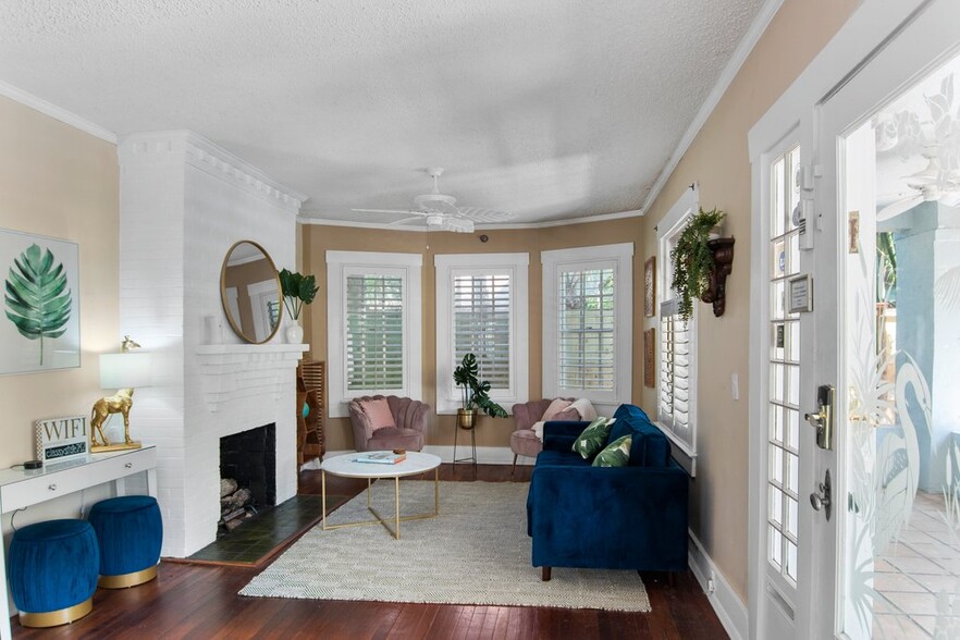 More Photos Of 532 Beach Dr NE, Saint Petersburg Hospitality For Sale
