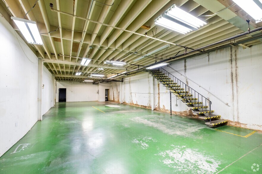 More Photos Of 217 Harbour Way, Richmond Distribution For Sale