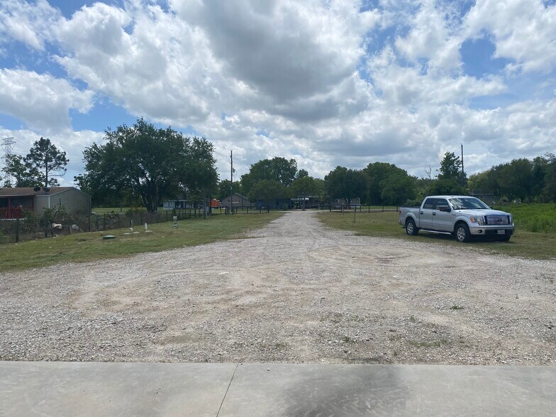 More Photos Of 5901 County Road 675B, Rosharon Warehouse For Sale