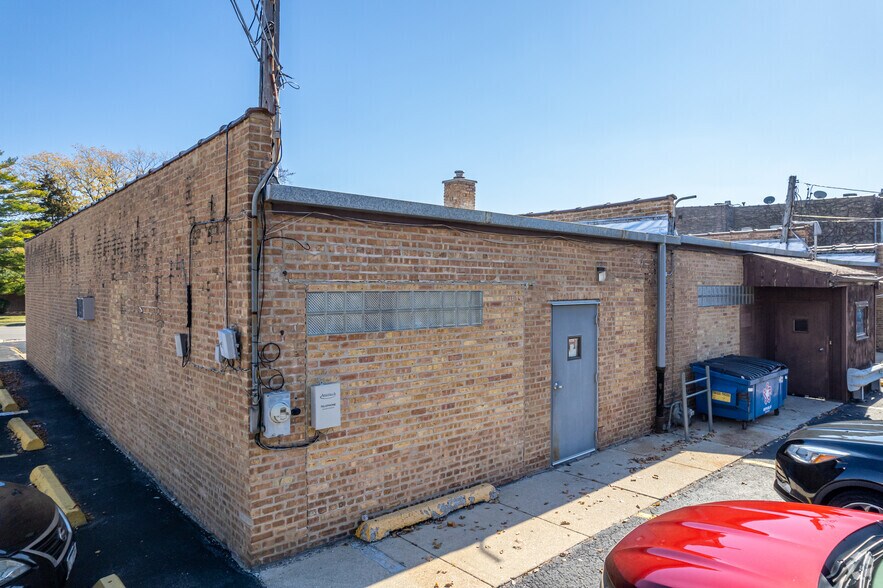 More Photos Of 1126-30 N Maple Ave, La Grange Park Office For Sale