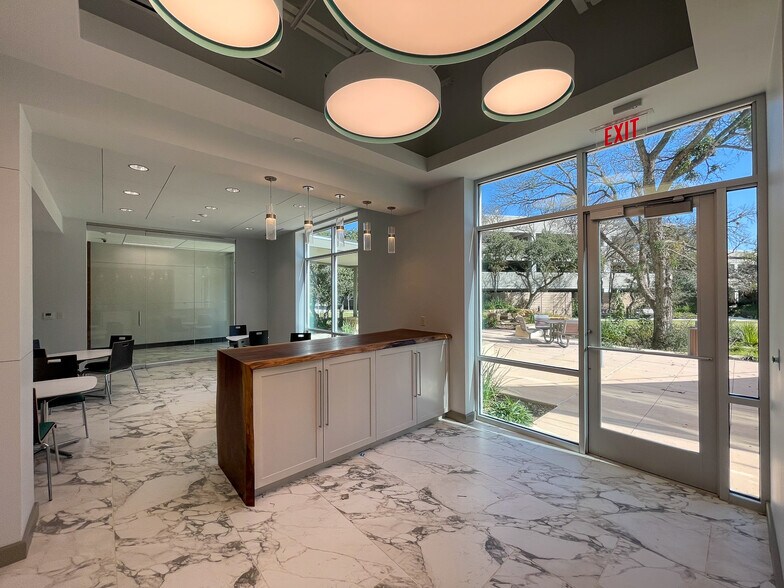 More Photos Of 19122 N US Highway 281, San Antonio Office For Lease