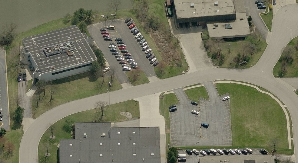 More Photos Of 555 Pond Dr, Wood Dale Research And Development For Lease
