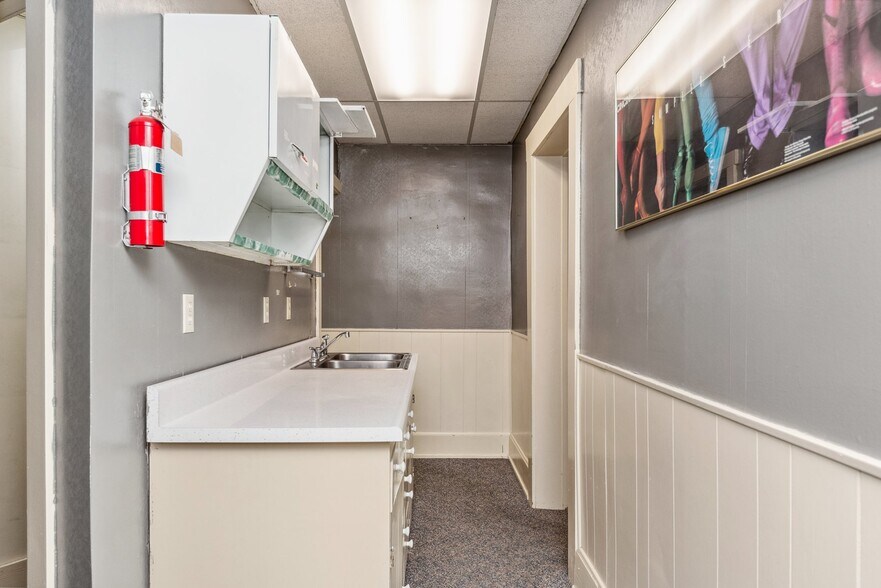 More Photos Of 301 N Main St, Georgetown Healthcare For Sale