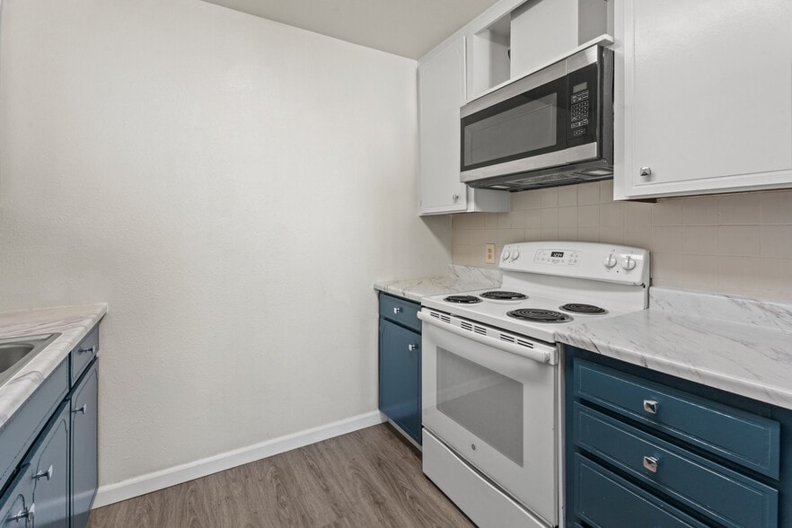 More Photos Of 2020 S Dora St, Ukiah Apartments For Sale