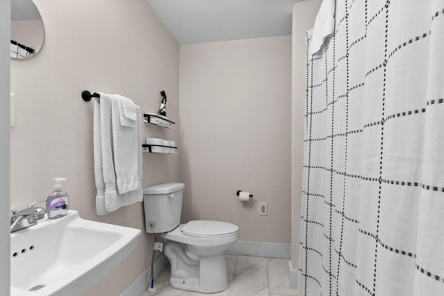 More Photos Of 509 W Main St, Fries Hotel For Sale