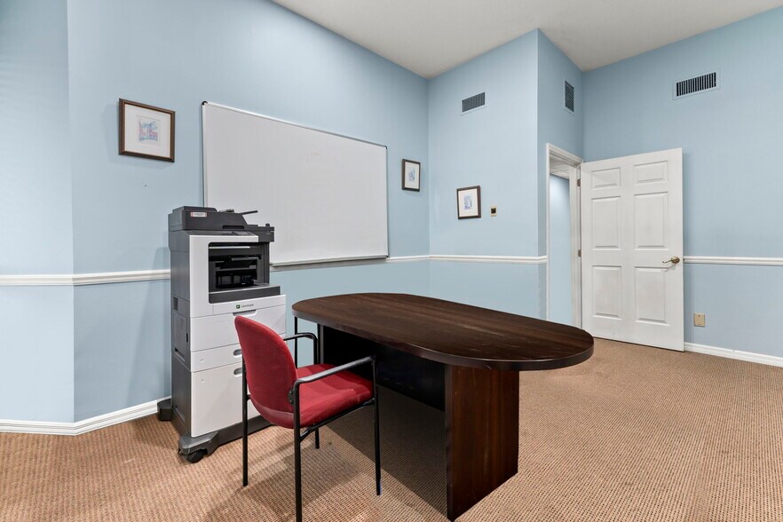 More Photos Of 900 SE Ocean Blvd, Stuart Office For Sale