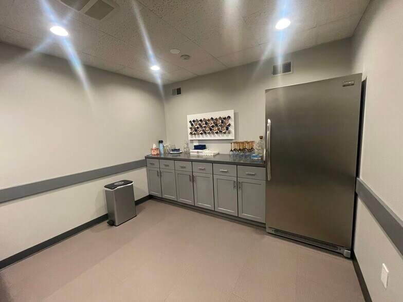 More Photos Of 3107 Beale Ave, Altoona Office For Sale