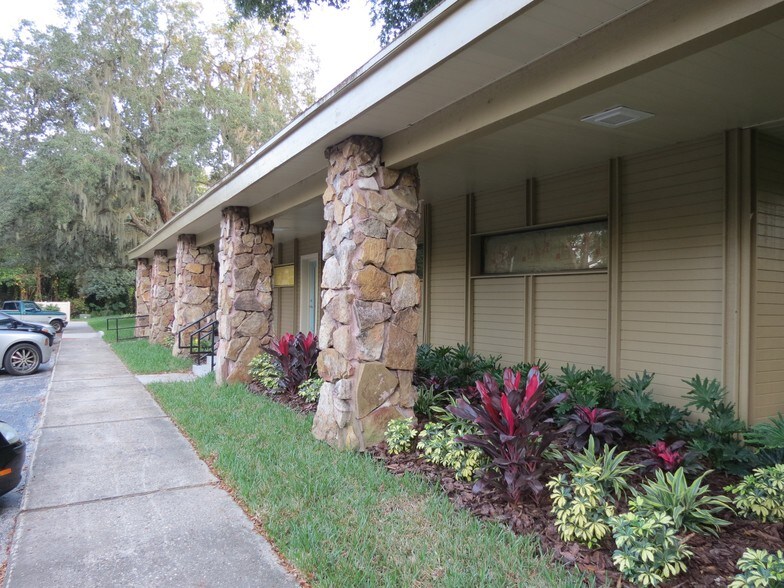 More Photos Of 911-917 S Parsons Ave, Brandon Office For Lease