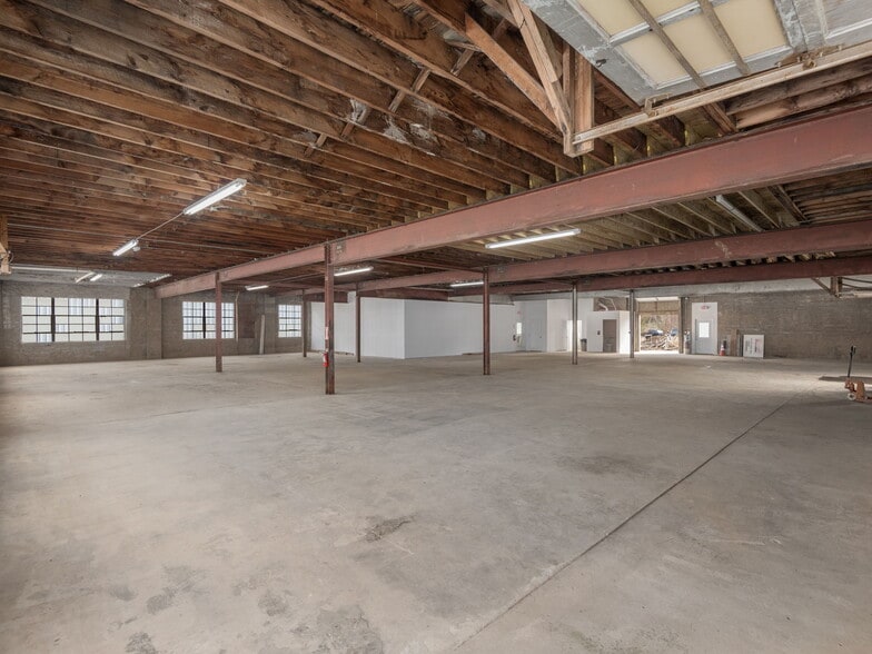 More Photos Of 24 Glendale Ave, Asheville Warehouse For Lease