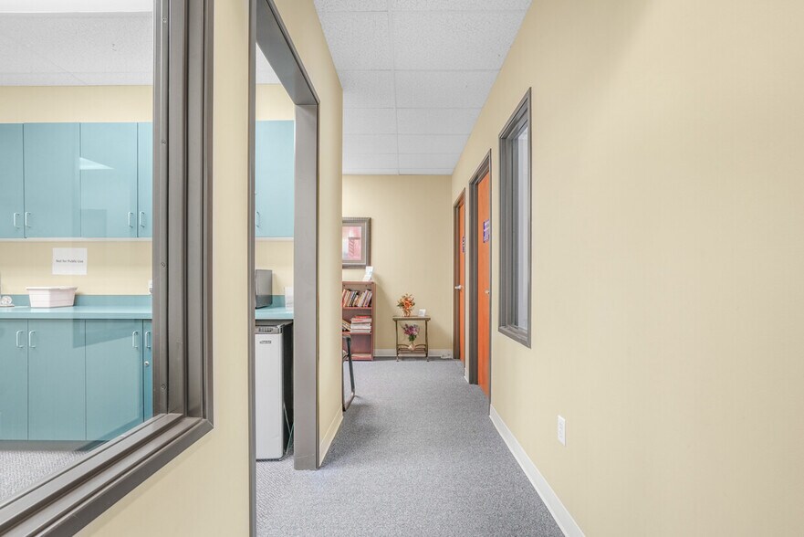 More Photos Of 9407 NE Vancouver Mall Dr, Vancouver Medical For Sale