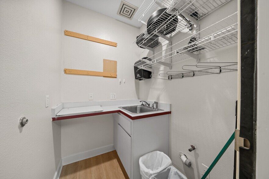 More Photos Of 5925 SE Abshier Blvd, Belleview Medical For Sale