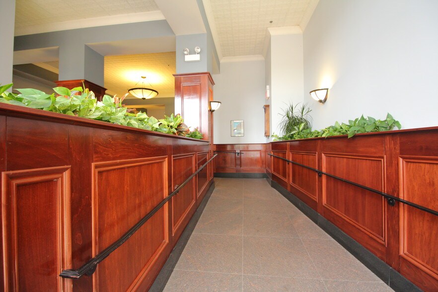 More Photos Of 25 S Grove Ave, Elgin Office For Lease