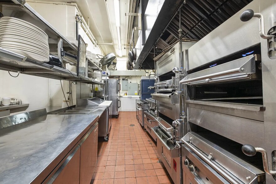 More Photos Of 6600 W 111th St, Worth Restaurant For Sale