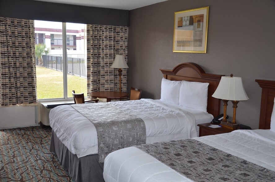 More Photos Of 1286 Sniders Hwy, Walterboro Hotel For Sale