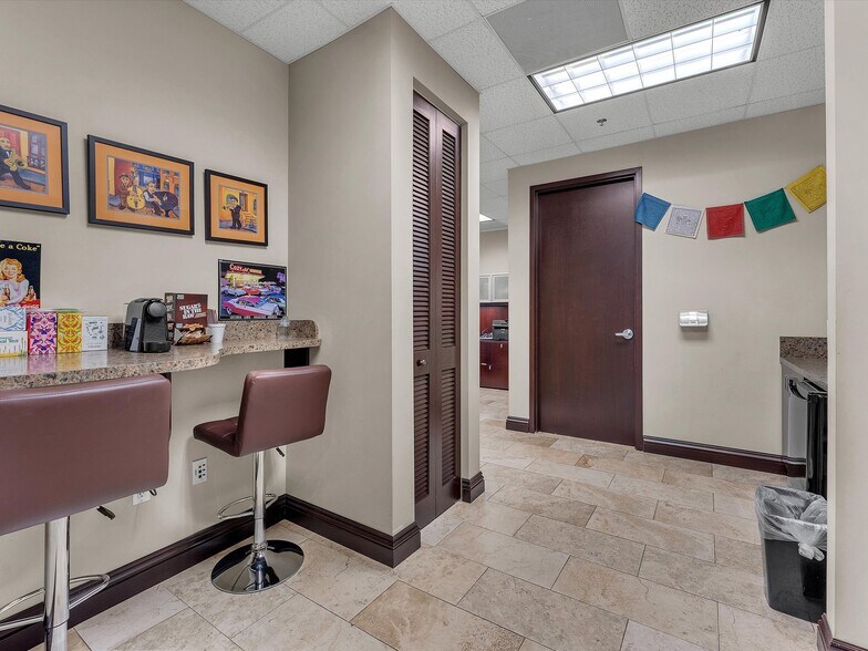 More Photos Of 2260 NW 114th Ave, Doral Warehouse For Lease