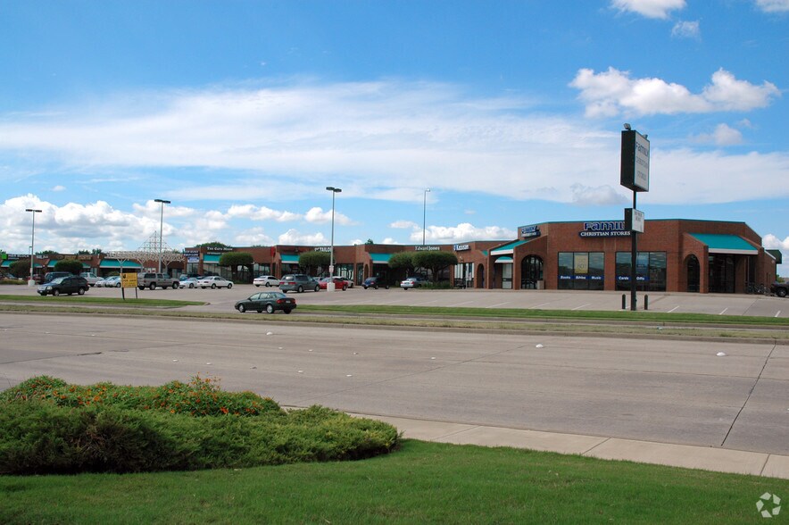 More Photos Of 4922-4274 Overton Ridge Blvd, Fort Worth Unknown For Lease