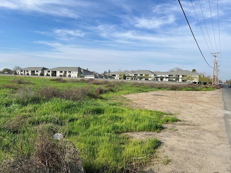 More Photos Of Pioneer Avenue & Highway 65, Porterville Land For Sale