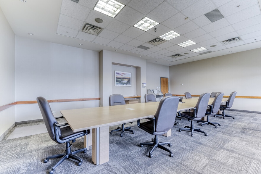 More Photos Of 401 Rue Marie-Curie, Vaudreuil-dorion Warehouse For Lease