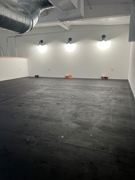 More Photos Of 683 Imperial St, Los Angeles Storefront Retail Office For Lease