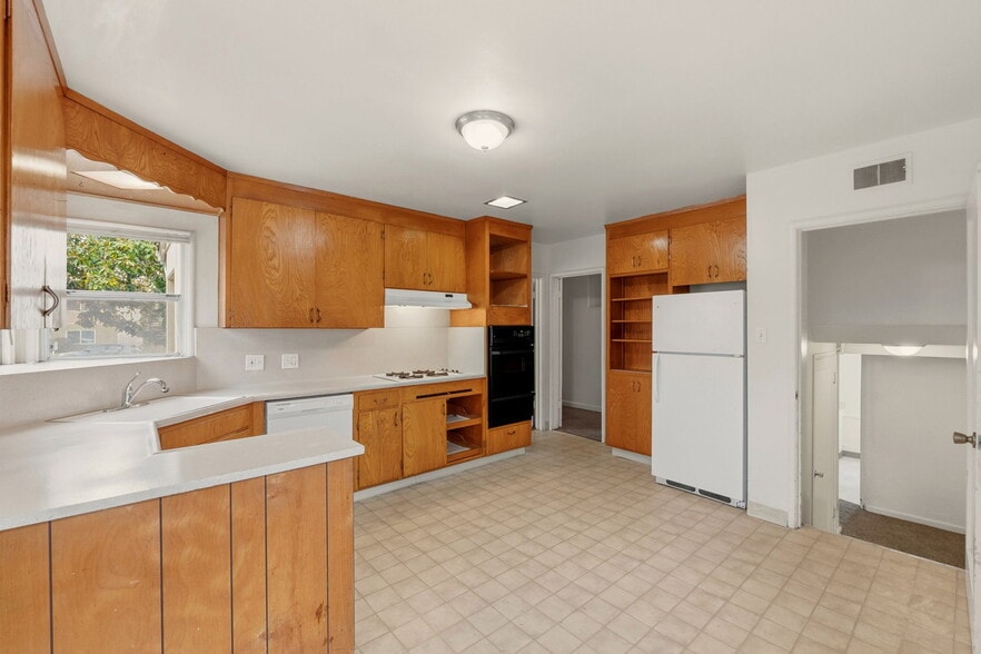 More Photos Of 24954 Cypress Ave, Hayward Multifamily For Sale