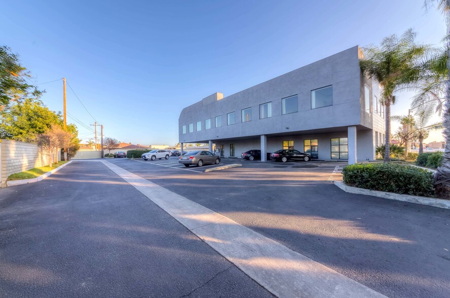 More Photos Of 9535 Garden Grove Blvd, Garden Grove Medical For Sale
