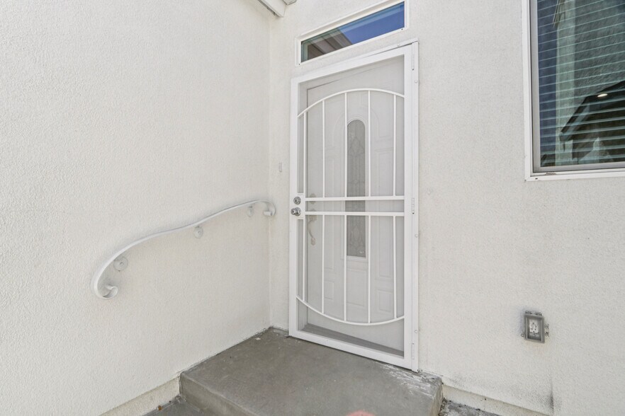 More Photos Of 17148 Stare St, Northridge Apartments For Sale