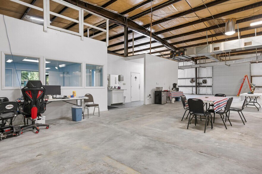 More Photos Of 2953 E 63rd Ave, Bradenton Warehouse For Sale