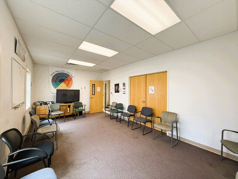 More Photos Of 111 Hamilton St, Mexico Office For Sale