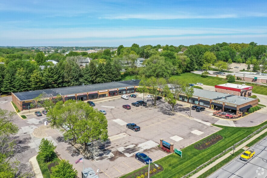 More Photos Of 1800 NW 86th St, Clive Unknown For Lease