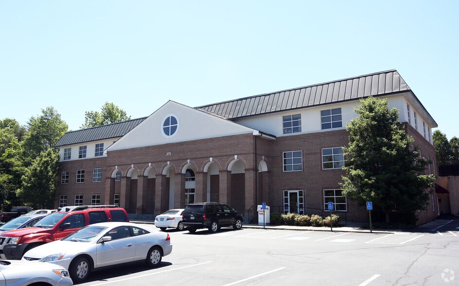 More Photos Of 375 Greenbrier Dr, Charlottesville Office For Lease