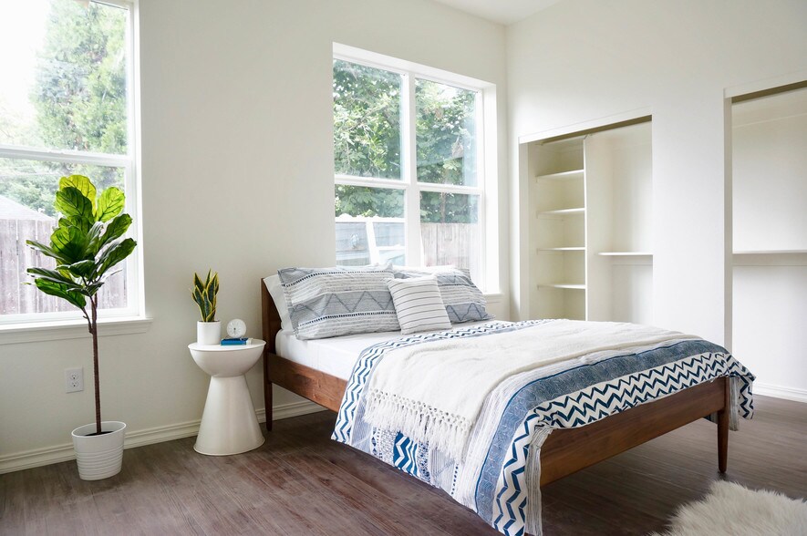 More Photos Of 1910 E Mill Plain Blvd, Vancouver Apartments For Sale