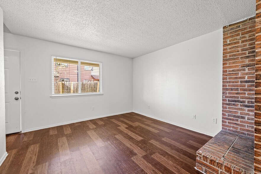 More Photos Of 6913 Wentworth Dr, Austin Multifamily For Sale