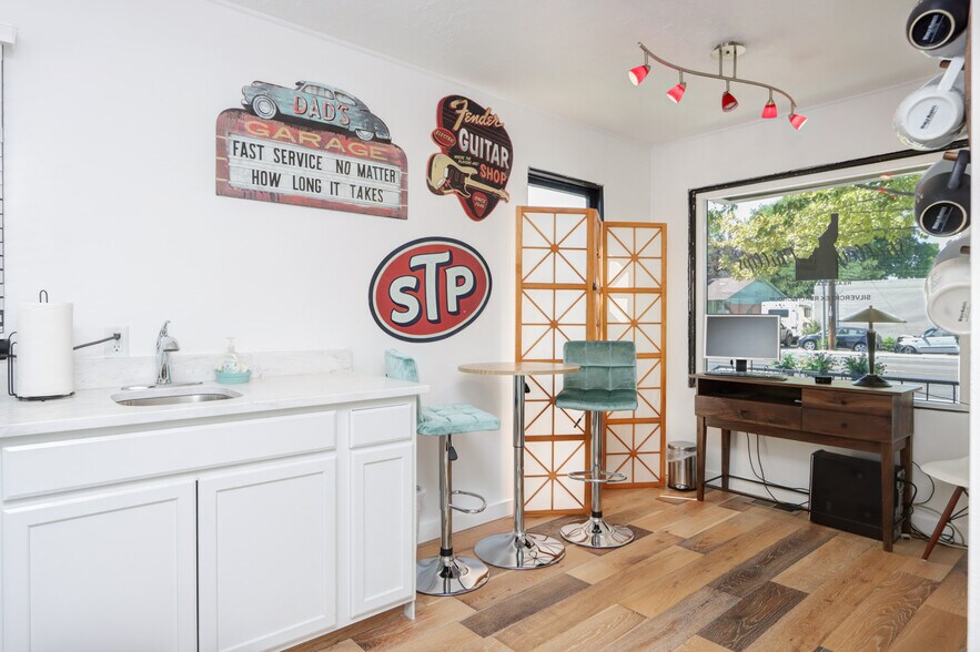 More Photos Of 208 S Curtis Rd, Boise Office For Sale