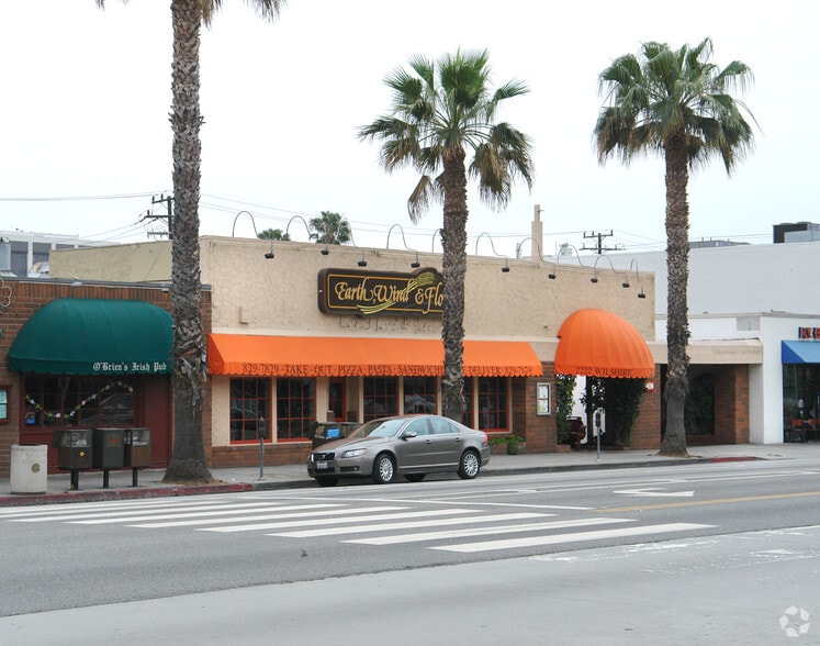 Primary Photo Of 2222 Wilshire Blvd, Santa Monica Restaurant For Lease