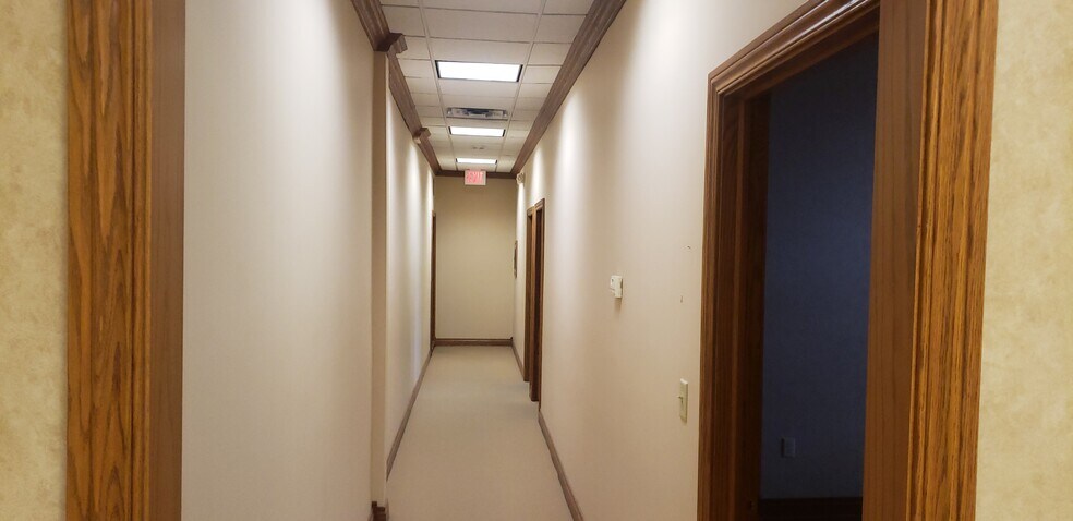 More Photos Of 200 N Main St, Hutchinson Office For Lease