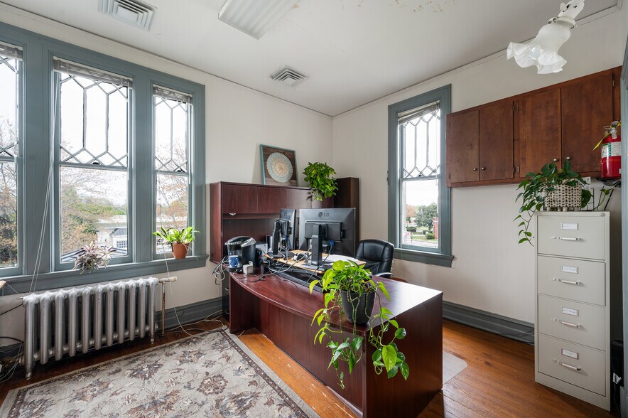 More Photos Of 2525 Rivermont Ave, Lynchburg Office For Sale