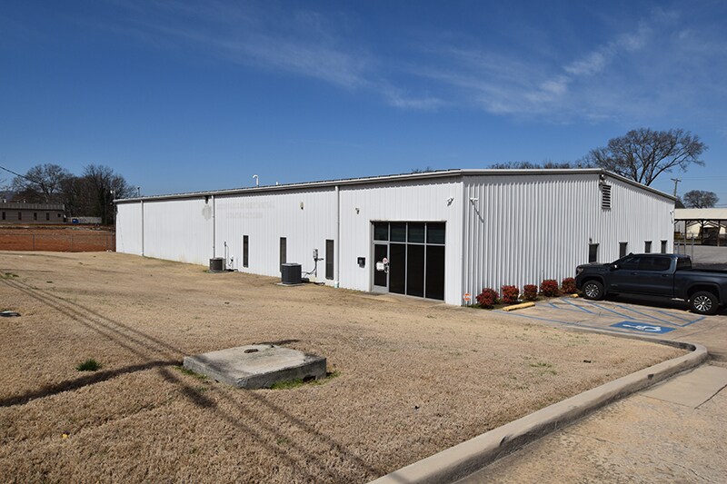 Primary Photo Of 1133 E Main St, Chattanooga Light Distribution For Lease